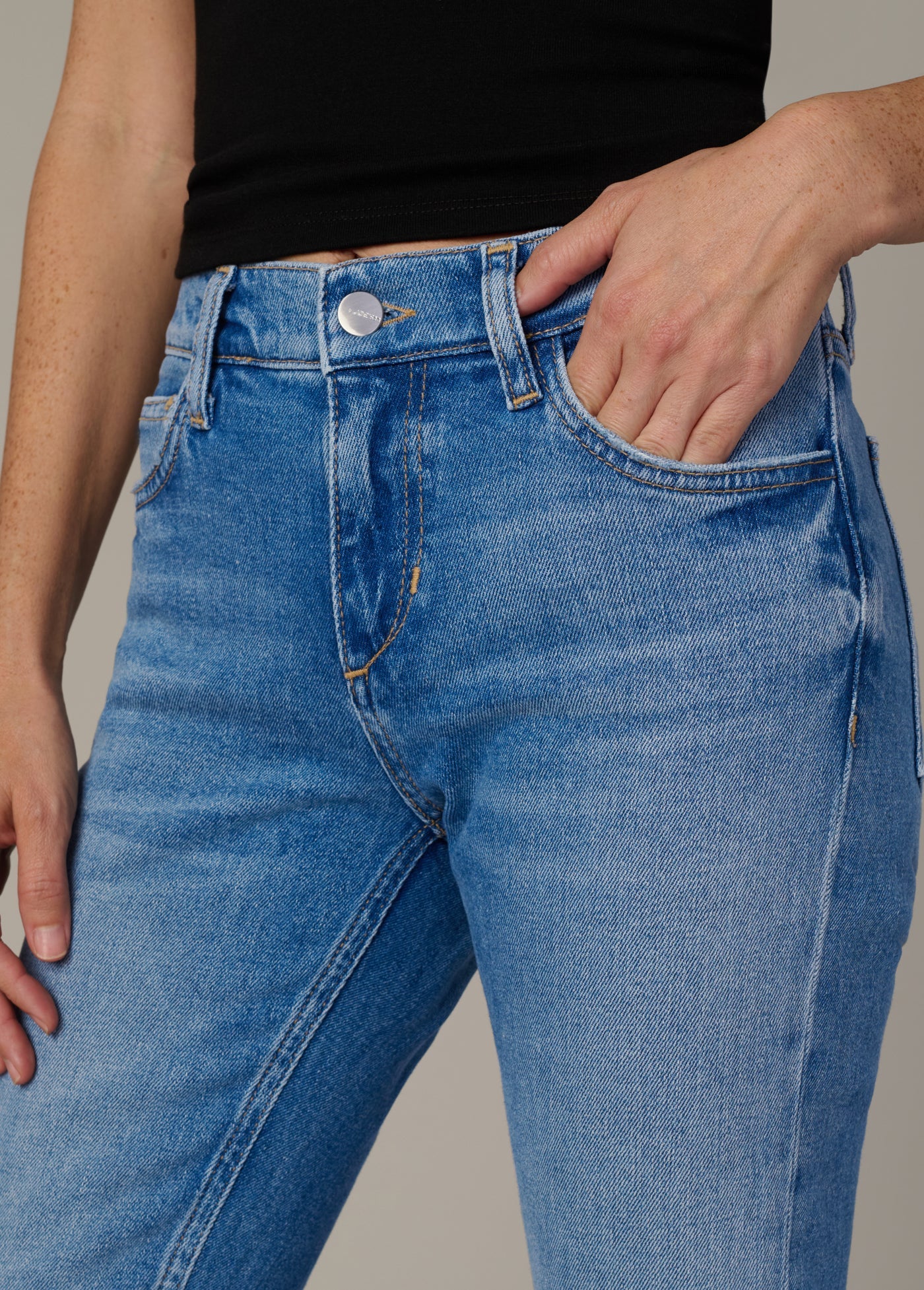 Joe’s Jeans The Provocateur Petite Bootcut - Steadfast