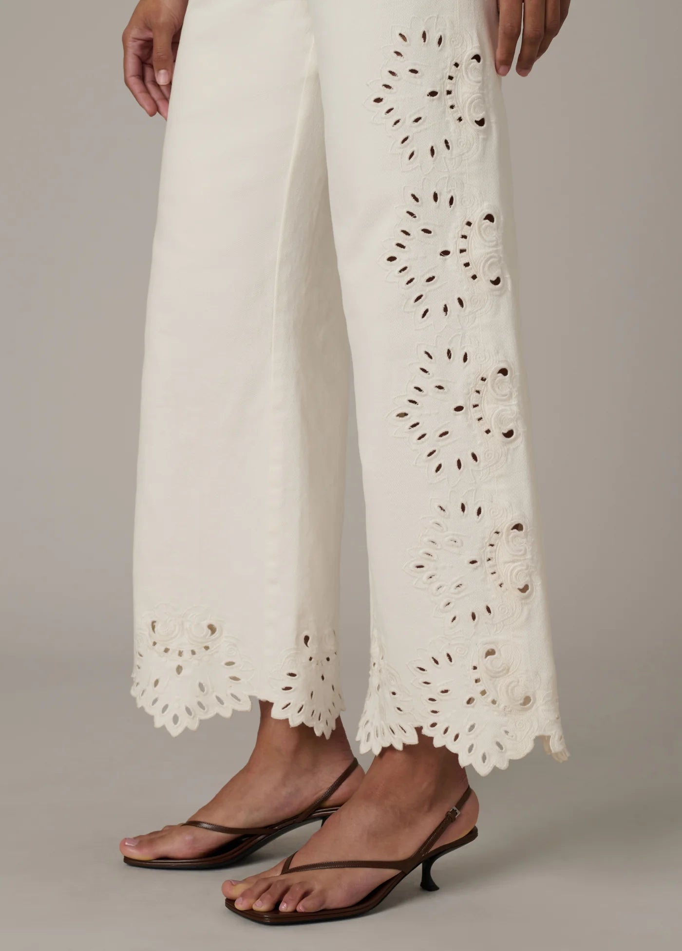 JOE’S THE MIA WITH BRODERIE
HIGH RISE WIDE LEG ANKLE
